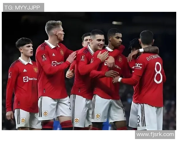 曼联vs利物浦，英超巅峰之战即将上演，谁将笑到最后？